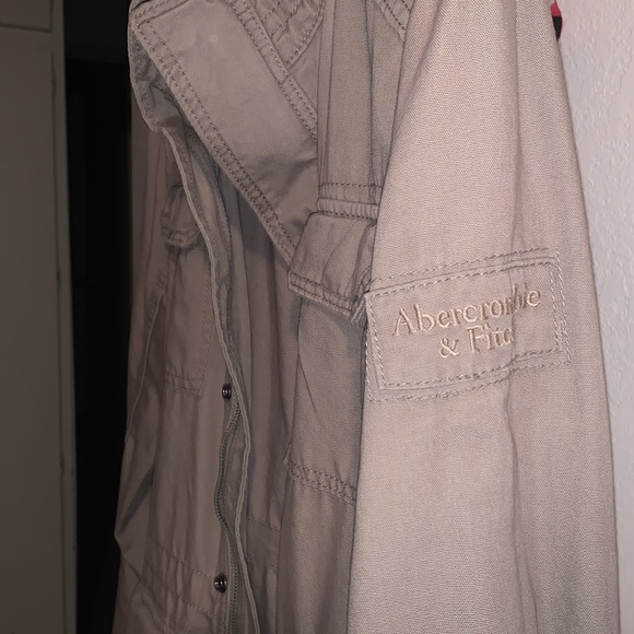 Abercrombie - Picture 6 of 6